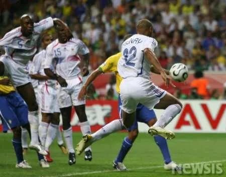 브라질 완패 - 지단 외계인 모드