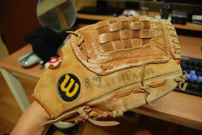 내 보물 - 92년산 윌슨(Wilson) 야구 글러브.